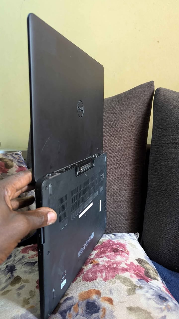 A picture of Dell 7270 i5 6th gen 2.1ghz 8gb ram 256ssd btry