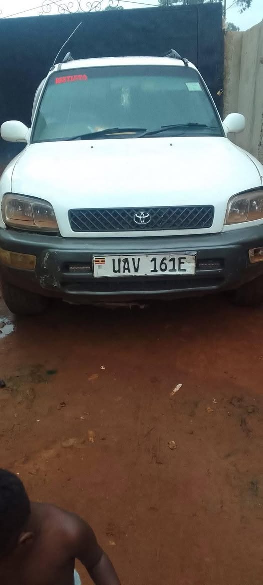A picture of 1999 RAV 4 2WD old model