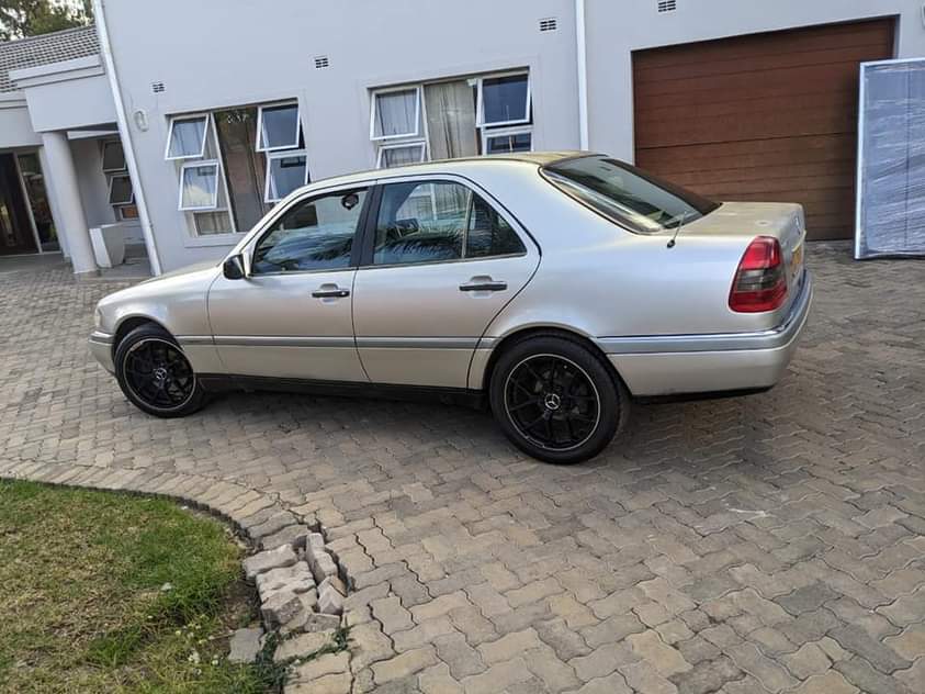 classifieds/cars mercedes