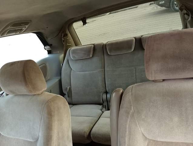 A picture of Toyota sienna 2004