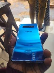 A picture of Samsung galaxy s10plus storage 128gb