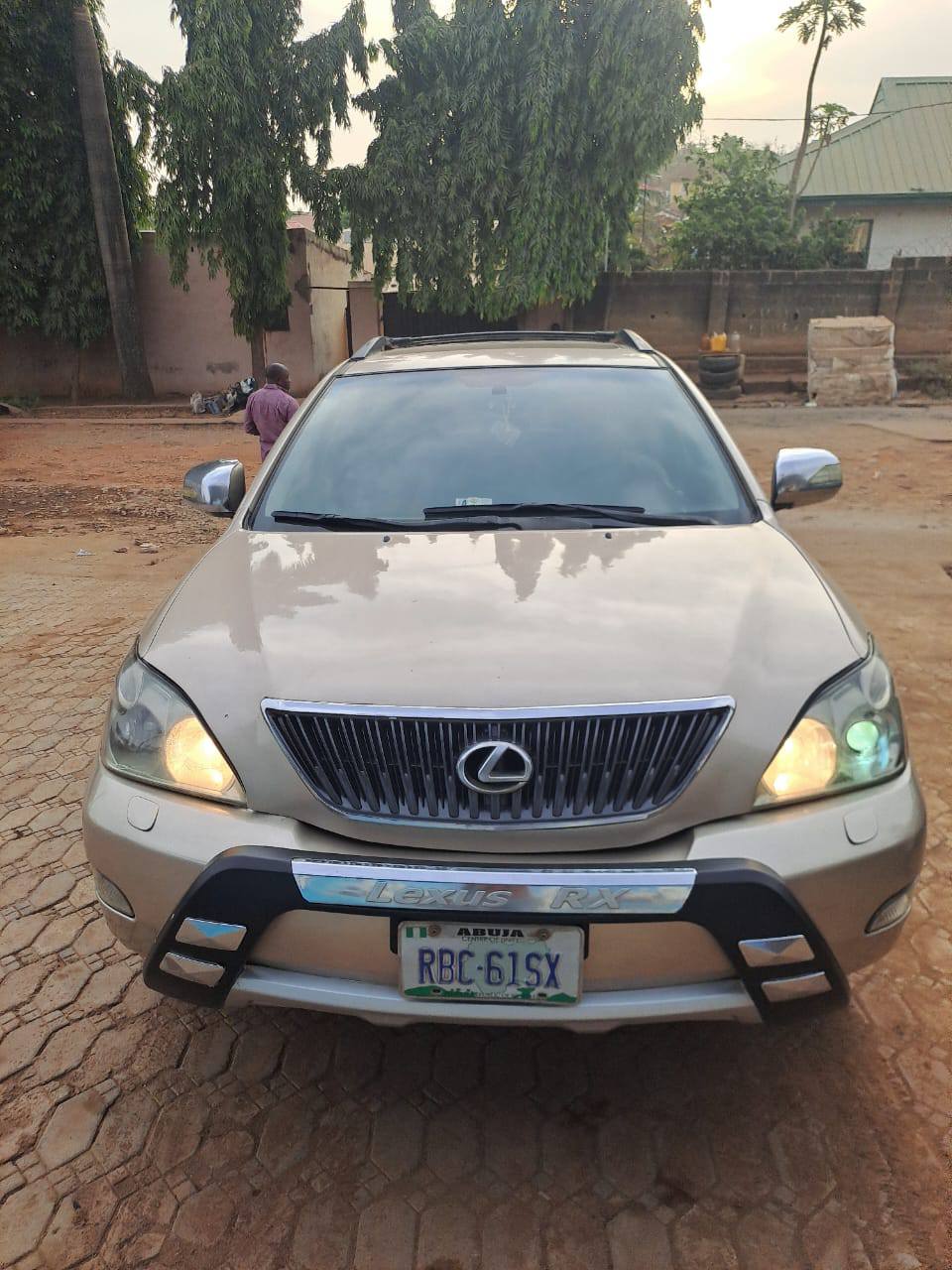 A picture of Lexus RX330