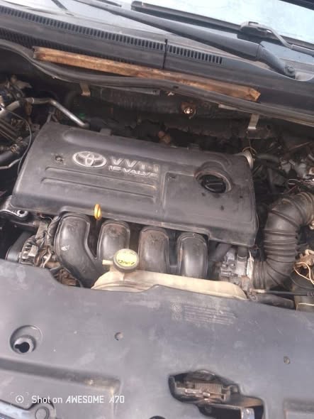 A picture of Toyota corolla vaso manual gear engine unscrew gear unscrew ac