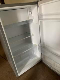 A picture of Hisense fridge like new 