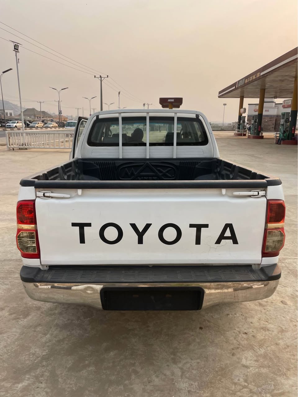A picture of Sharp 2008 toyota Hilux