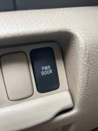 A picture of CLEAN REGISTERED LEXUS RX330 2006 MODEL Nothing to fix buy