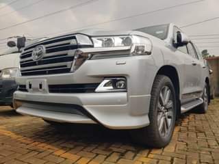 A picture of Toyota land Cruiser V8