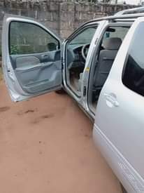 A picture of Toyota sienna 2002 model