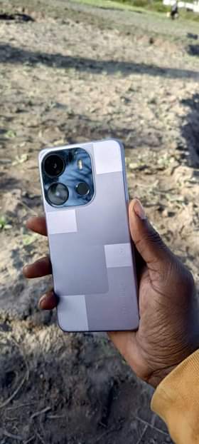 A picture of ukiwahi ni yako njoo uchukue hiyo mashine ni duos kwa