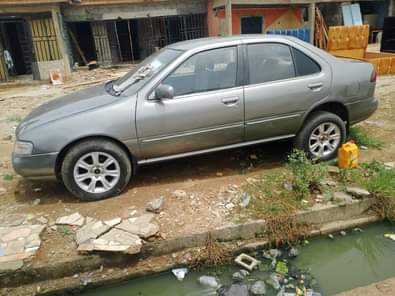 A picture of Nissan sunny 2004 model Painted on first body Engine 100