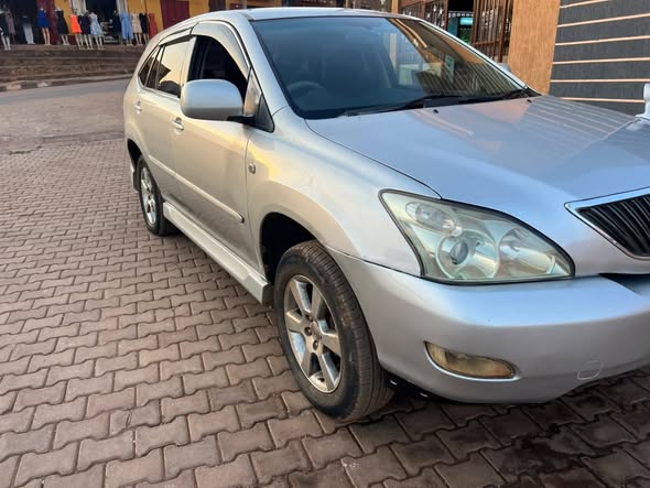 A picture of Toyota harrier kawundo 26m money needed