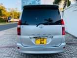 A picture of Toyota Noah New Shep
