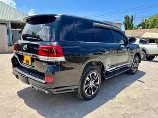 A picture of 2017 OG TOYOTA LANDCRUISER VX R Engine Capacity Cc 4461