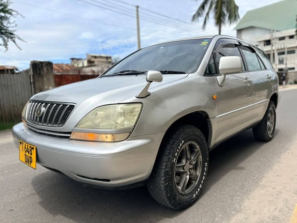 A picture of Toyota harrier old