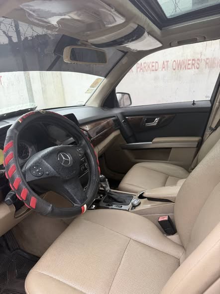 A picture of Mercedes benz glk 350