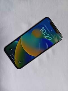 A picture of Apples iPhone XS 256GB 590 000