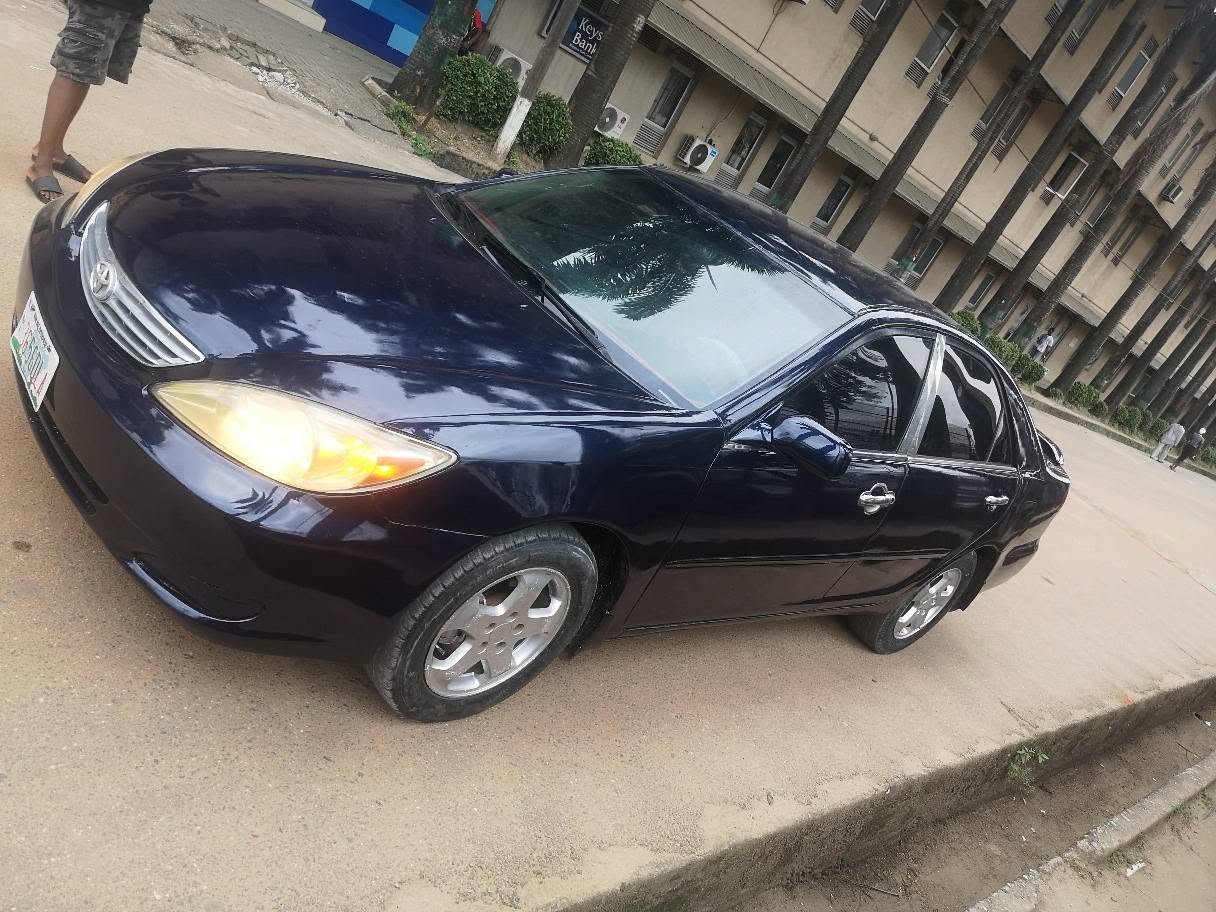 A picture of Toyota camry 2004 engine and gear working good chilling ac