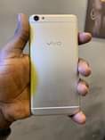 A picture of Vivo y7 128GB Ram 4 finger ipo 170000 call 0787682446