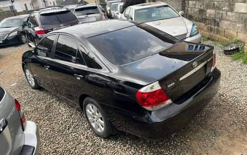 A picture of 2004 Toyota Camry