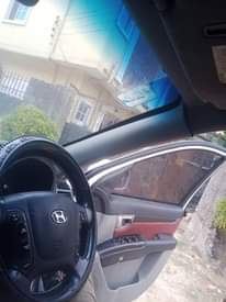 A picture of Super clean Hyundai Santafe 2008 model