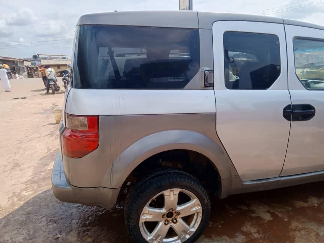 A picture of 2006 Honda element