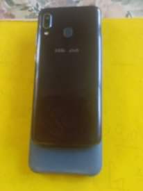 A picture of SAMSUNG A20