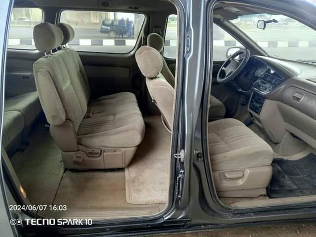 A picture of Toks 2002 Toyota sienna with ac engine and gear untouched