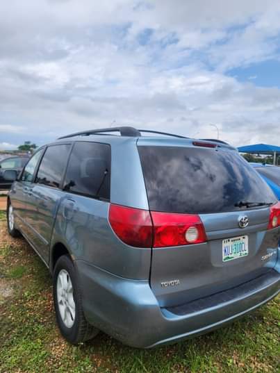 A picture of DISTRESS 2006 Toyota Sienna LE Best price 4 5M THIS