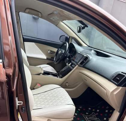 A picture of Toyota venza 2010
