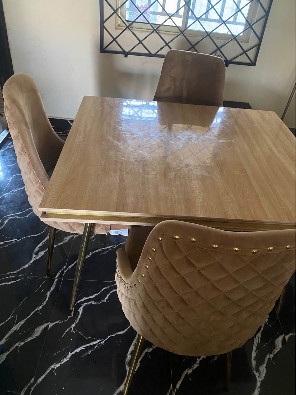 A picture of Center table and dinning table set for sale