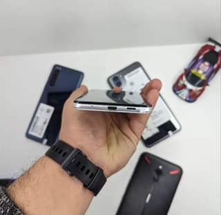 A picture of Aquos zero 5G gb64
