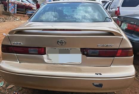 A picture of Toyota can t 1999