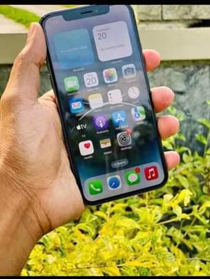A picture of Iphone X 256gb Face id 350 000 tu