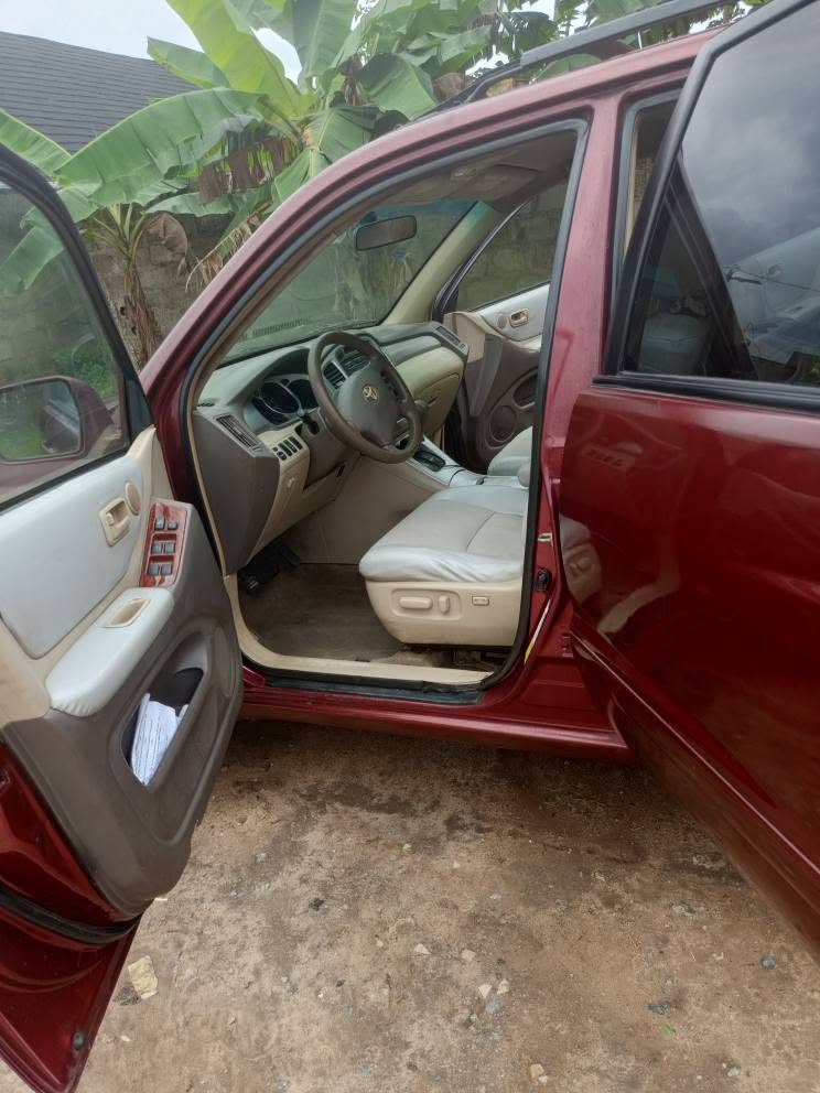 A picture of Toyota Highlander 3 rows