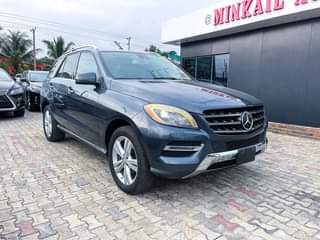 A picture of 2015 MERCEDES BENZ GLK350