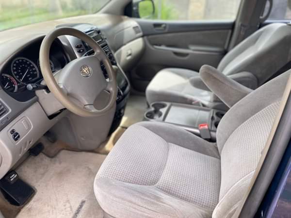 A picture of EXTREMELY SOUND PRE OWNED 2006 TOYOTA SIENNA LE PROPERLY DOCUMENTED