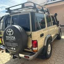 A picture of TOYOTA LANDA CRUISER