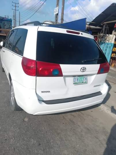 A picture of 2006 Toyota 2006 Sedan