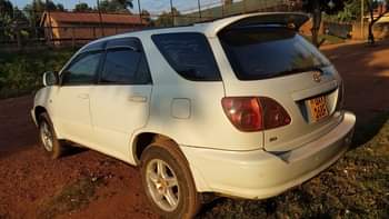 A picture of Toyota harrier 1999 model 3000cc 15 million Call 0757953488
