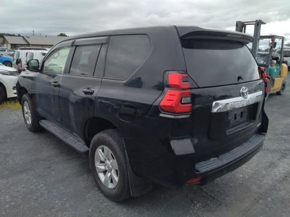 A picture of DAMAGED TOYOTA NOAH READY TO BE IMPORTED UGX 35MILLION CALL