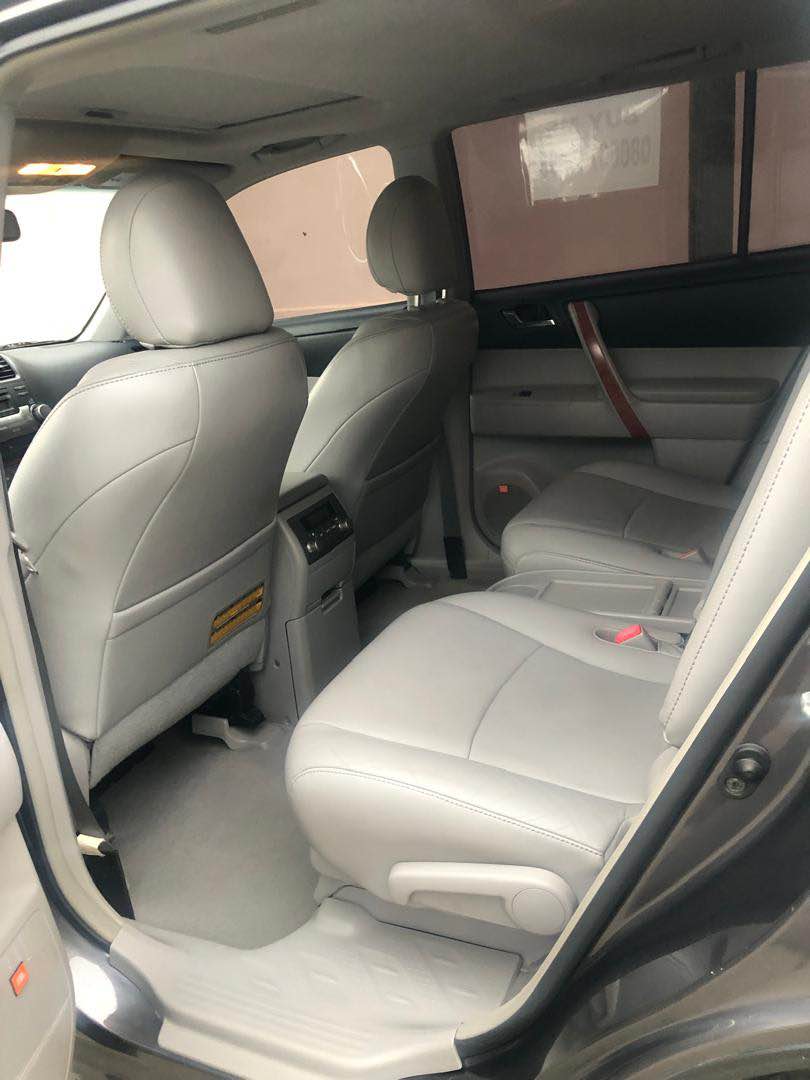 A picture of TOYOTA HIGHLANDER 2010