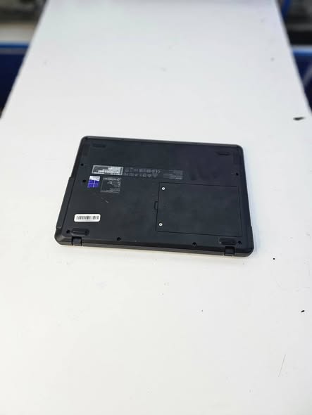 A picture of Acer travel mate b117 series