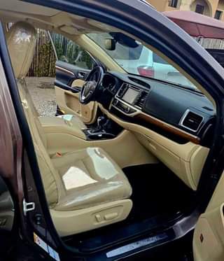 A picture of Toyota Highlander Limited Edition