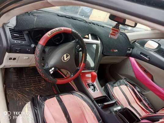 A picture of Lexus Ez350