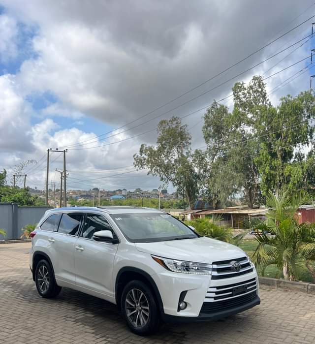 A picture of 2018 TOKS TOYOTA HIGHLANDER XLE