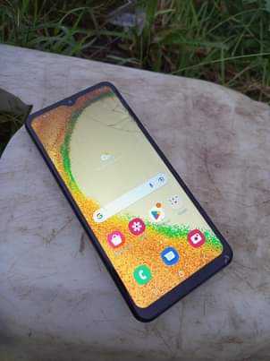 A picture of Samsung a04s