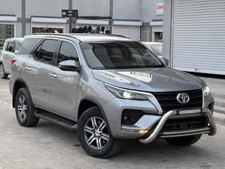 A picture of Fortuner 2021