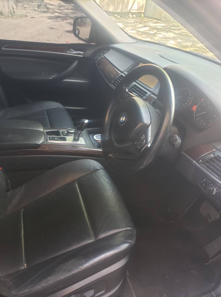 A picture of 2012 BMW X5 E70