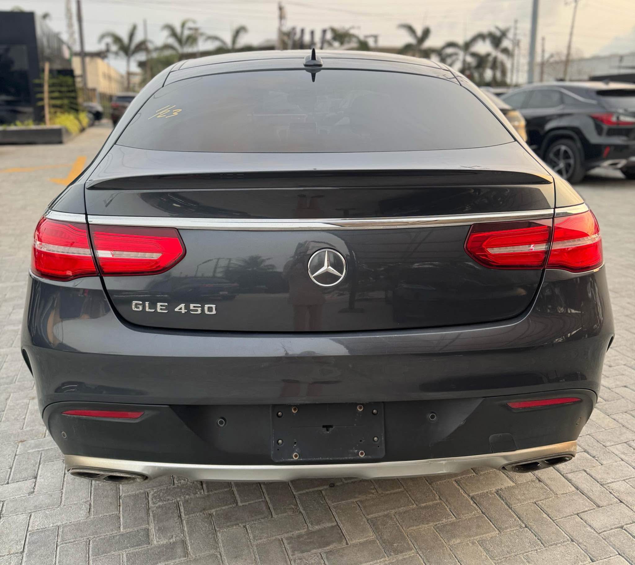 A picture of GLE 450 very clean like new