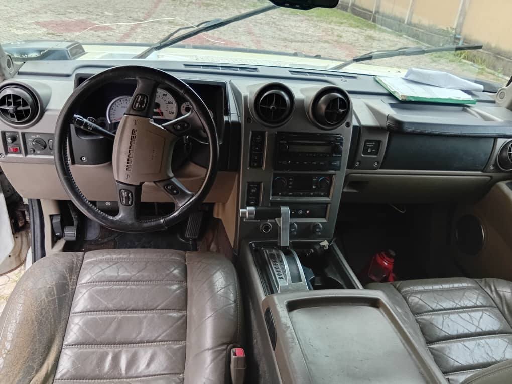 A picture of Hummer H2